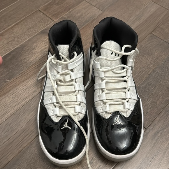 Men’s Jordan’s size 8 - Picture 2 of 9